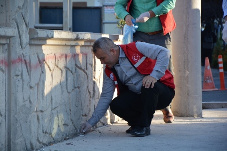 Kırmızı Yelekliler Daha Temiz Bir Nevşehir İçin İzmarit Toplama Kampanyasına Destek Verdi
