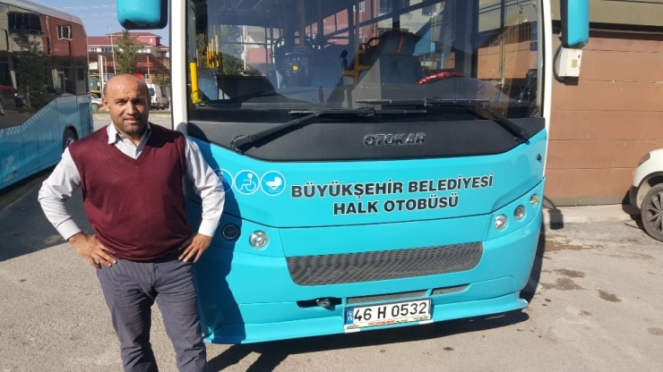 Otobüsünde Havale Geçiren Çocuğu Hastaneye Yetiştirdi