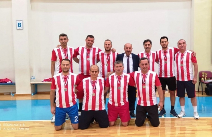 Simav Voleybol Öğretmen Takımı Bölge Şampiyonu Oldu