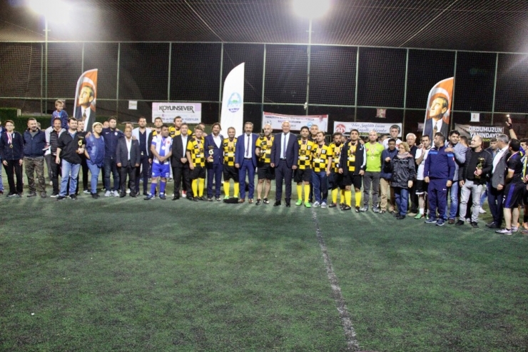 Söke Belediyesi Halı Saha Turnuvası Tamamlandı; Kurumlarda Milli Eğitim, Kuruluşlarda Kimsesizler Derneği Şampiyon