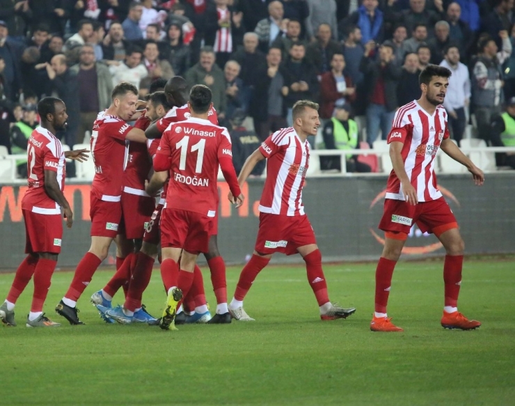 Süper Lig: D.g. Sivasspor: 2 - İ.h. Konyaspor: 0 (Maç Sonucu)