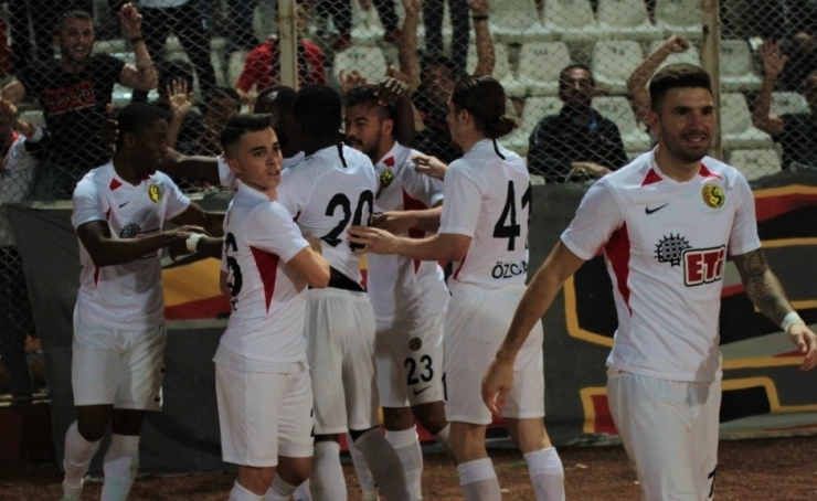 Eskişehirspor Ayağa Kalkıyor