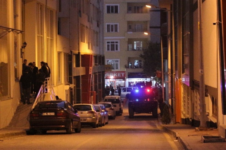 Van’da Üzerinde Uyuşturucu Bulunan Şahıs Silahla Kendini Vurdu