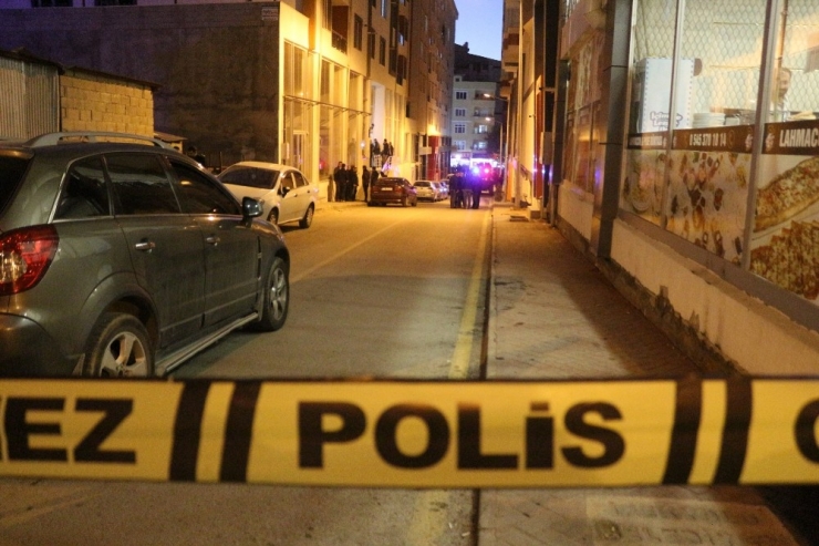 Van’da Üzerinde Uyuşturucu Bulunan Şahıs Silahla Kendini Vurdu