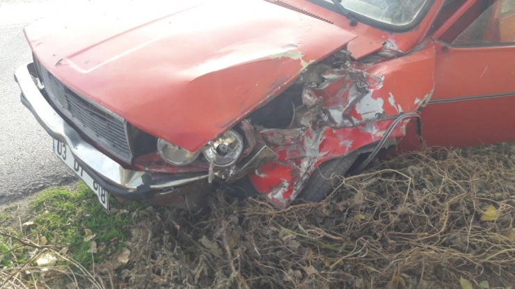 Afyonkarahisar’da Otomobil İle Motosiklet Çarpıştı: 1 Ağır Yaralı