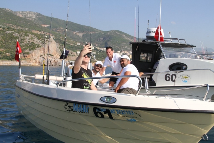 Alanya’da En Büyük Balığı Yakalamak İçin Yarıştılar