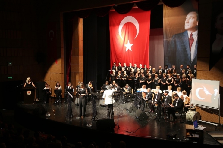 Atatürk, Atakum’da Sevdiği Şarkılarla Anıldı