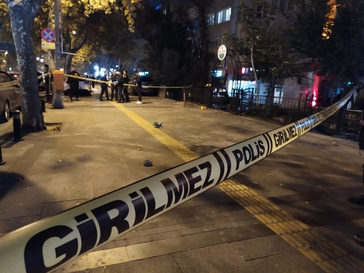 Fatih’te Kafede Oturan Bir Kişi Silahlı Saldırıya Uğradı