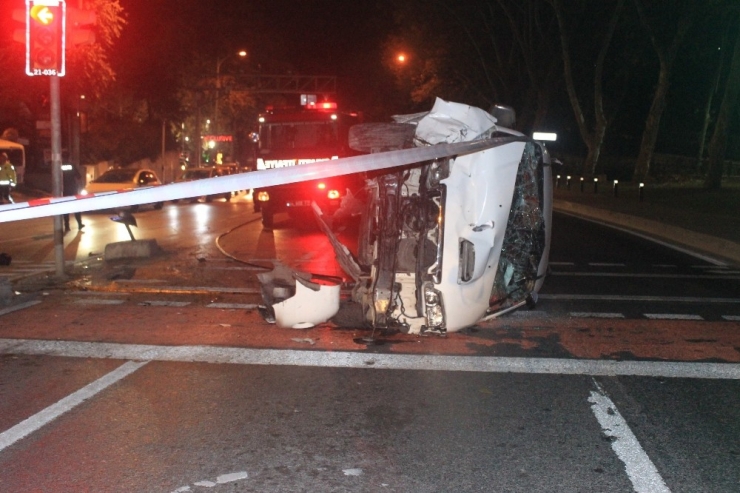 Sarıyer’de Panelvan Araçla Otomobil Çarpıştı: 2 Yaralı