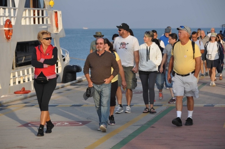 Kuşadası’nda Kruvaziyer Hareketliliği Sürüyor