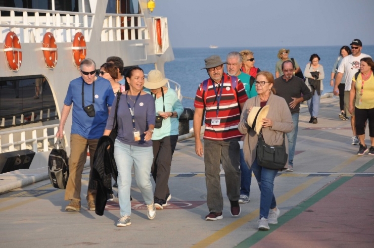 Kuşadası’nda Kruvaziyer Hareketliliği Sürüyor