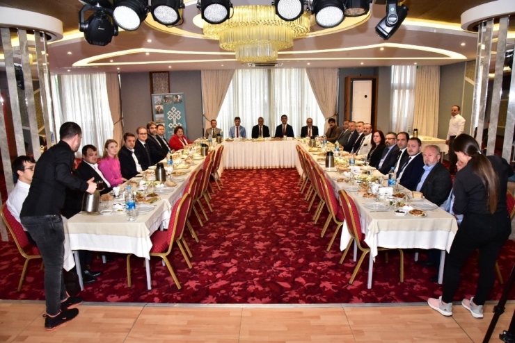 Vali Deniz, Turizmcilerle Bir Araya Geldi