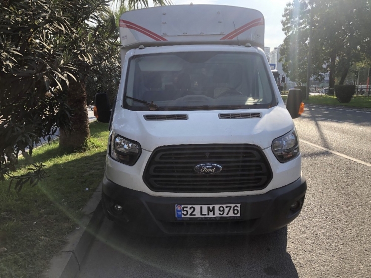 Yolun Karşısına Geçmek İsteyen Öğrenciye Kamyonet Çarptı: 1 Yaralı