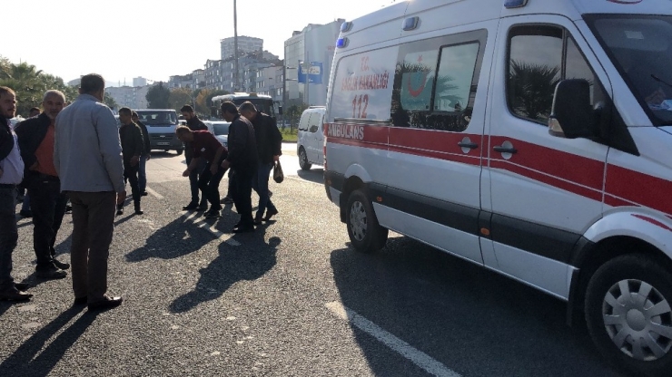 Yolun Karşısına Geçmek İsteyen Öğrenciye Kamyonet Çarptı: 1 Yaralı