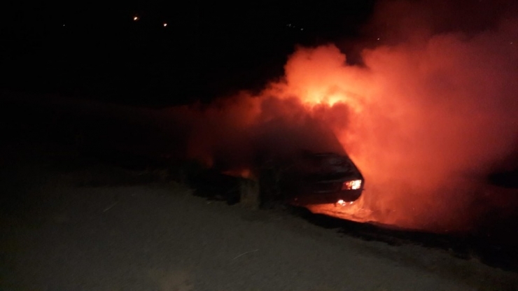 Park Halindeki Araç Alev Alev Yandı