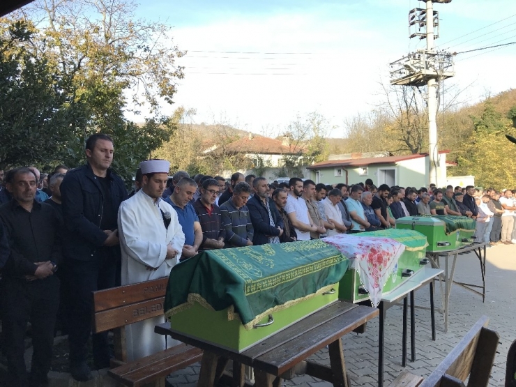 Feci Kazada Hayatını Kaybeden Anne, Baba Ve Bebekleri Son Yolculuğuna Uğurlandı
