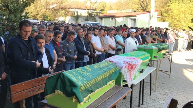 Feci Kazada Hayatını Kaybeden Anne, Baba Ve Bebekleri Son Yolculuğuna Uğurlandı