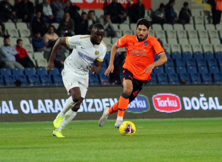Süper Lig: Medipol Başakşehir: 1 - Mke Ankaragücü: 0 (İlk Yarı)
