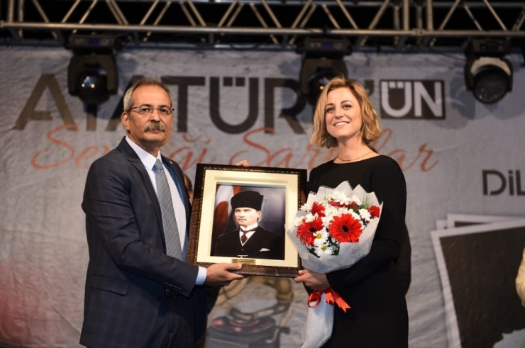 Tarsus’ta Atatürk’ün Sevdiği Şarkılar Seslendirildi