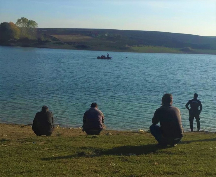 Gölette Kaybolan Öğretmen Aranıyor