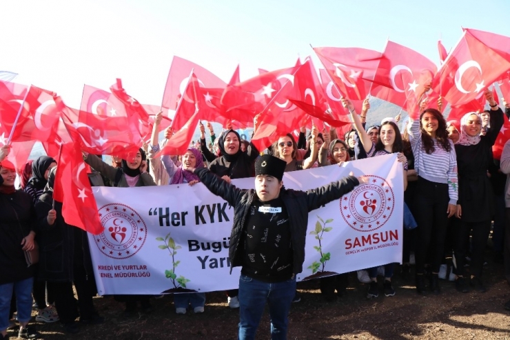 7’den 70’e Herkes Güle Oynaya Fidan Dikti