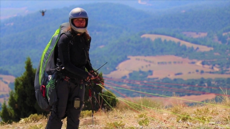 Makyajlarını Yapıp, Gökyüzüne Uçuyorlar
