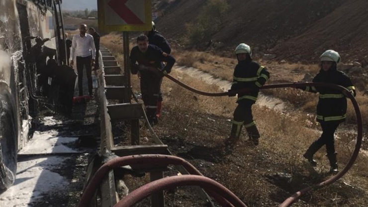 Alev Alev Yanan Otobüsten Geriye İskelet Kaldı