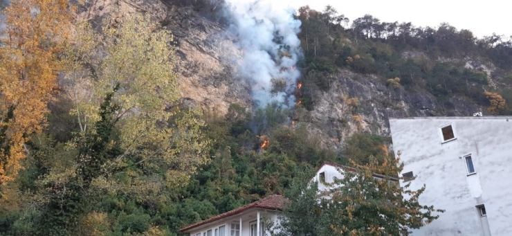 Bartın’da Orman Yangını Köyü Tehdit Ediyor
