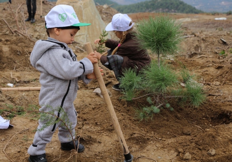 Kusadası’ndan Geleceğe Nedes İçin 9 Bin Fidan
