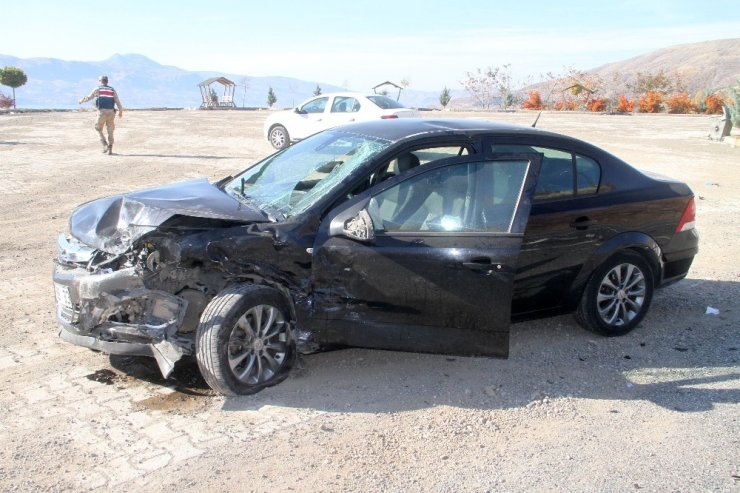 Elazığ’da Trafik Kazası: 4 Yaralı