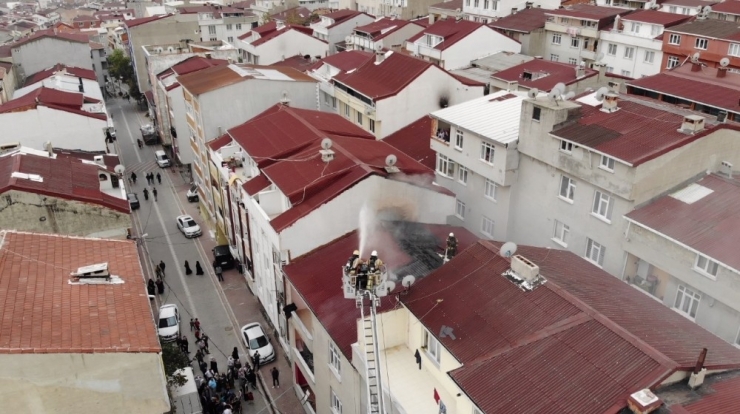 Esenyurt’ta Çatı Yangını Ucuz Atlatıldı