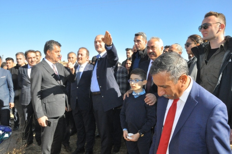 Bakan Soylu, Namaz Dağı Üs Bölgesinde Fidan Dikim Etkinliğine Katıldı