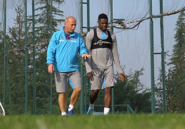 Trabzonspor’da Ekuban Antrenmanlara Başladı