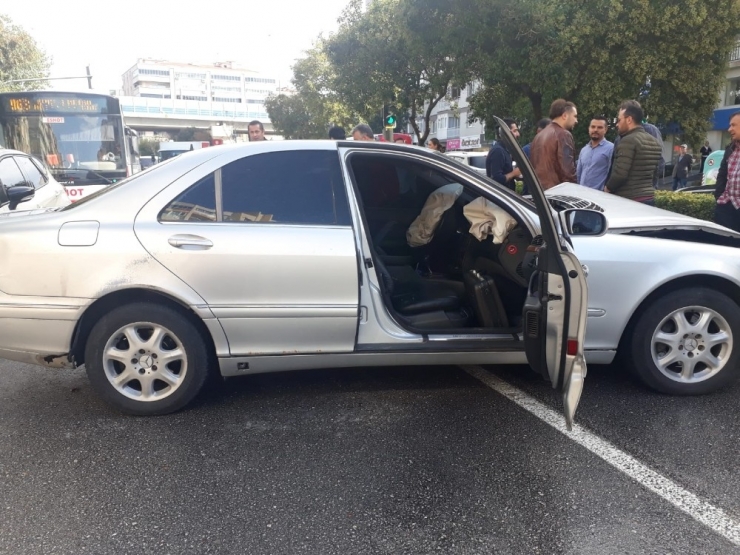 Para Çantası Yerine Malzeme Çantasını Çaldılar, Kazaya Karışınca Böyle Kaçtılar