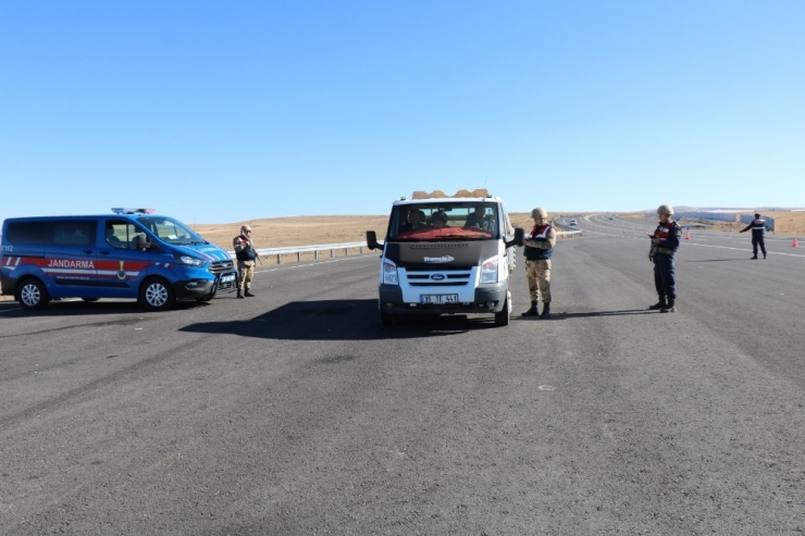 Kars’ta 354 Jandarmanın Katılımıyla Uygulama Yapıldı