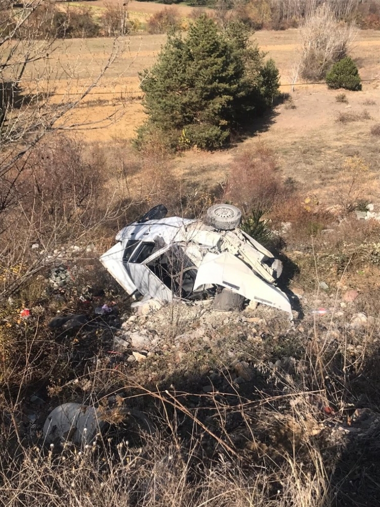 Direksiyon Başında Uyuyan Sürücü, Otomobiliyle Şarampole Uçtu