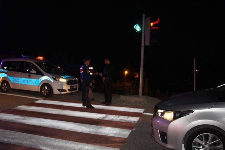 Kaymakam Abbasoğlu, Gece Yapılan Yol Uygulamasına Katıldı