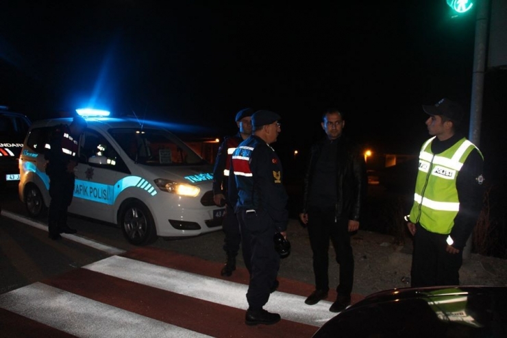 Kaymakam Abbasoğlu, Gece Yapılan Yol Uygulamasına Katıldı