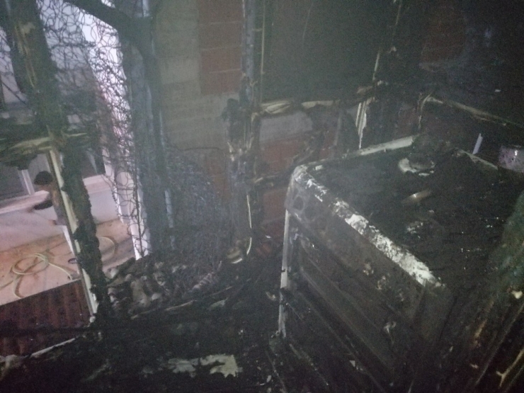 Kocaeli’de Sabaha Karşı Çıkan Yangından Etkilenen 6 Kişi Hastaneye Kaldırıldı