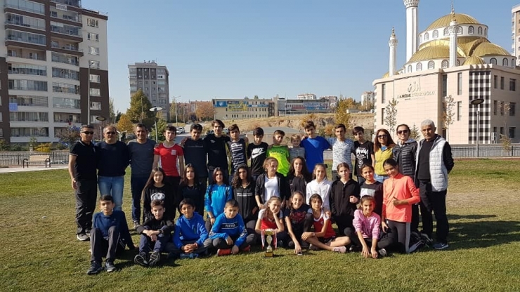 Ispartalı Kızlar, 10 Kasım Atatürk Koşusu’nda Takım Halinde Türkiye 3.’sü Oldu