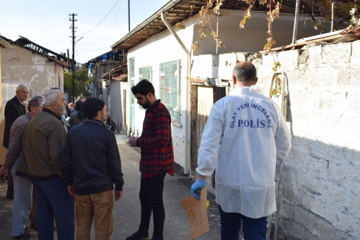 Karı Koca Sobadan Sızan Gazdan Hayatını Kaybetti