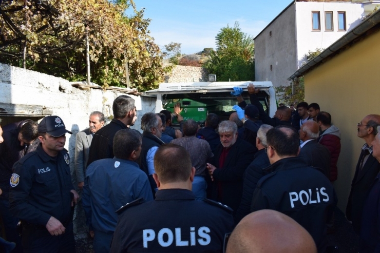 Karı Koca Sobadan Sızan Gazdan Hayatını Kaybetti