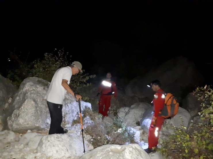 Cehennem Deresi Vadisi’nde Mahsur Kalan 3 Kişi Kurtarıldı