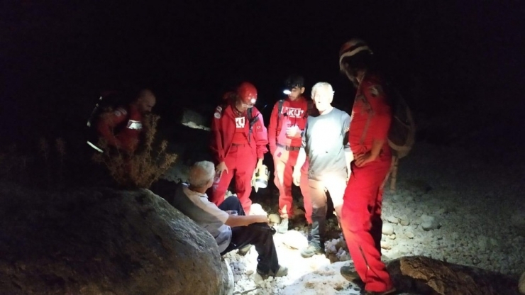 Cehennem Deresi Vadisi’nde Mahsur Kalan 3 Kişi Kurtarıldı