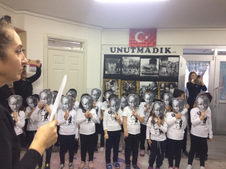 Minikler Ata’sını Unutmadı