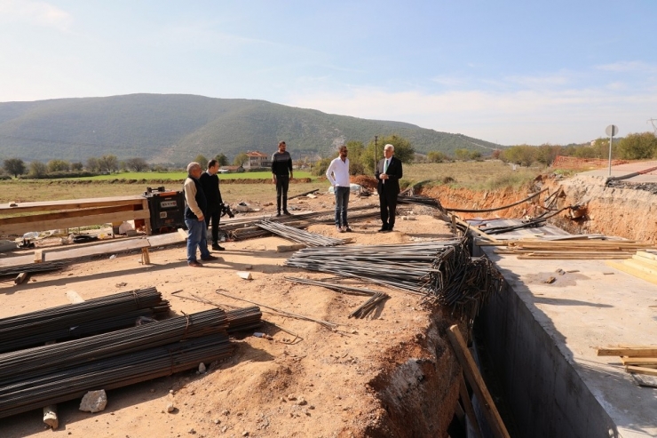 Başkan Gürün Menteşe’nin Yol Çalışmalarını İnceledi