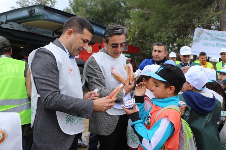 Kusadası’ndan Geleceğe Nedes İçin 9 Bin Fidan
