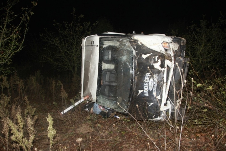 Tarlaya Uçan Kamyonetin Altında Can Verdi