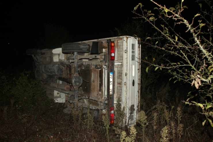 Tarlaya Uçan Kamyonetin Altında Can Verdi