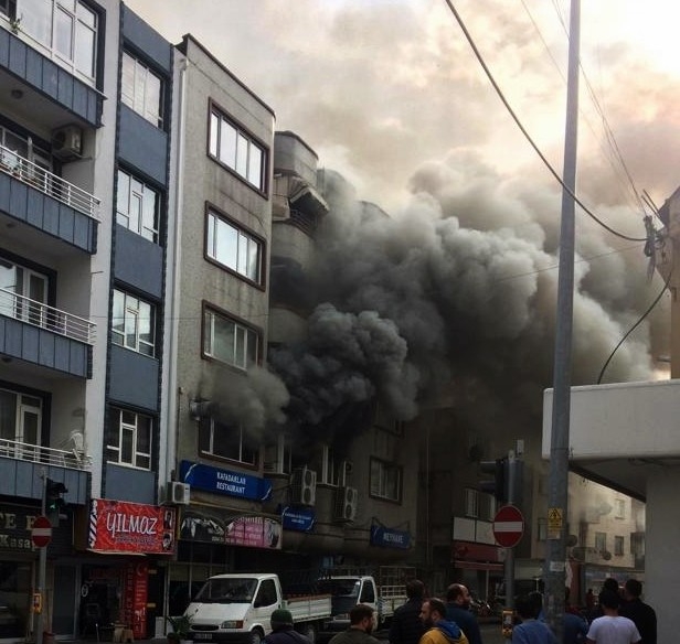 Sakarya’da Pasajda Çıkan Yangın Paniğe Neden Oldu